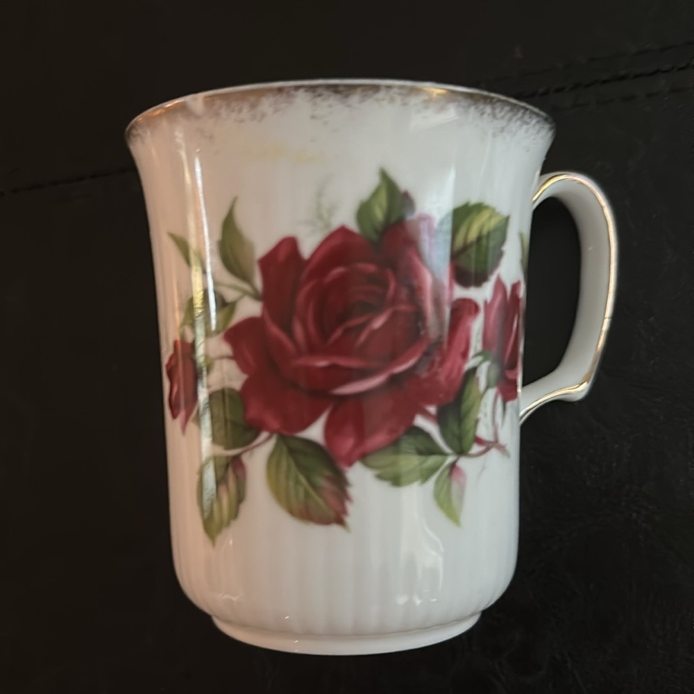 Bone china Elegant Gold Trimmed Teacup